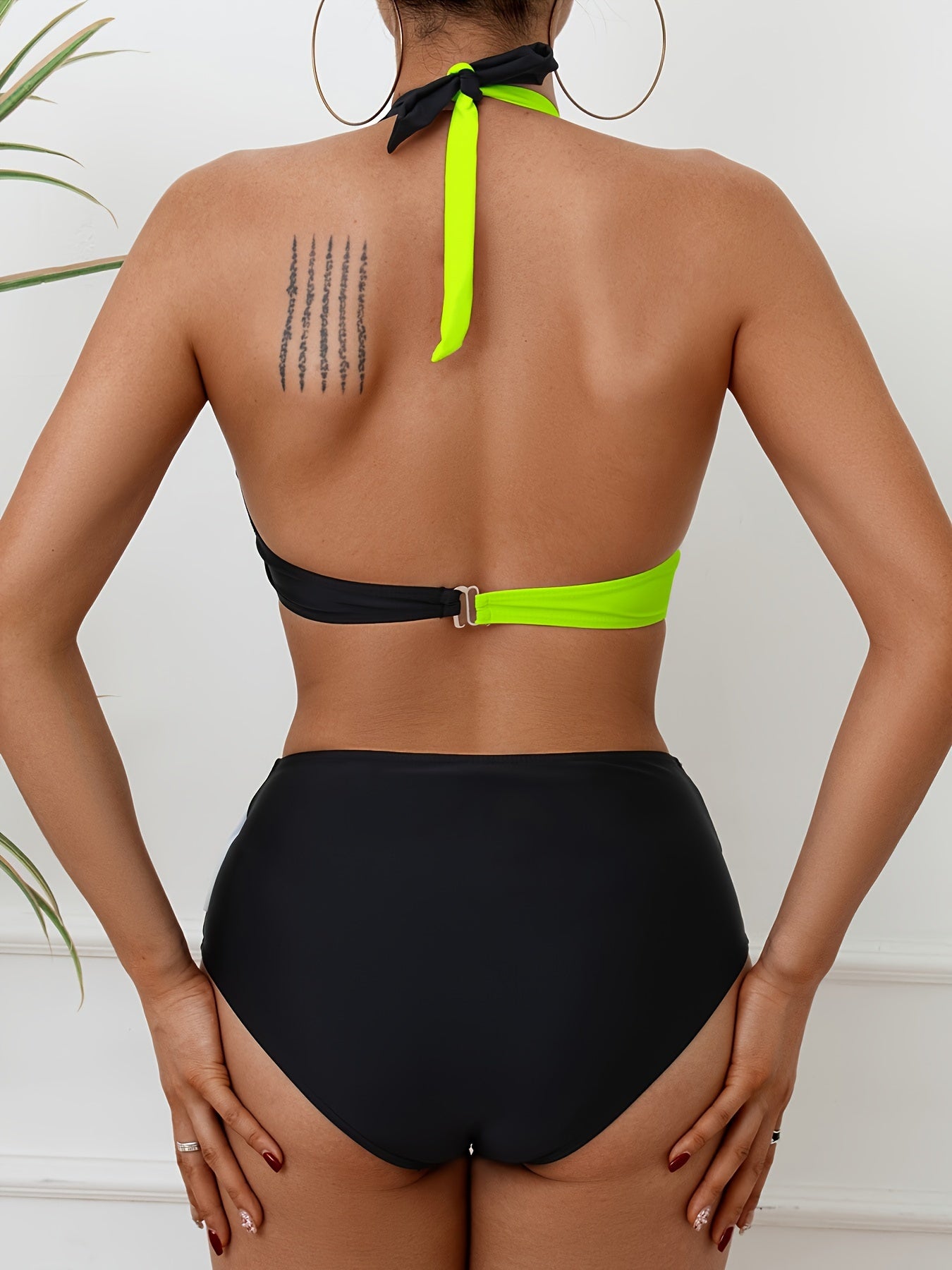 Bikini Black and White Contrast Color Criss Cross Neck 2 Piece Swimsuit for Women – Stylish Medium Stretch Two-Tone Bikini Set with Unique Neckline and Flattering Fit – Modern Swimwear for Beach Days, Pool Lounging, and Summer Escapes