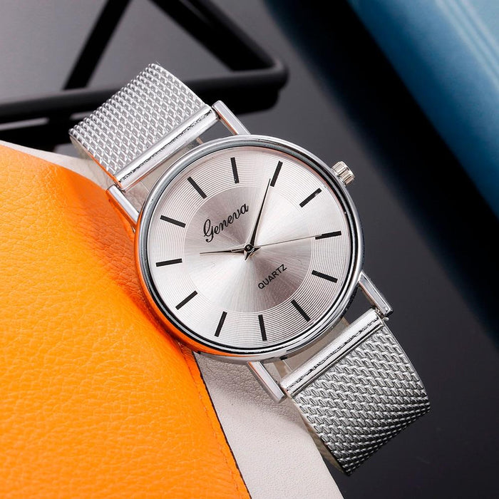 New Women's Casual Silicone Strap Quartz Watch Top Brand Girls Bracelet Clock Wrist Watch For Women and Girls