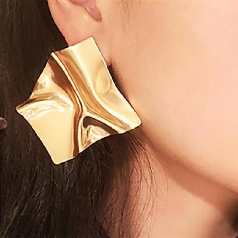 Gorgeous Gold Textured Large Pendant Women’s Earrings Unique Metal Brilliant Drop Earrings for Women And Girls