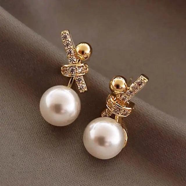 Luxurious Crystal Moon Pearl Women’s Earrings Lavish Style Partywear For Ladies And Girls Fashionable Design - 4