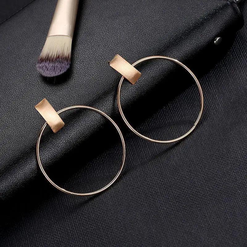 Trendy Exquisite Metal Dangle Drop Earrings for Women And Girl Fashionable Round And Long Earrings Female Stylish