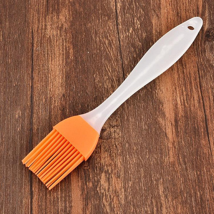 1 Pcs Portable Silicone Oil Bottle with Brush Grill Oil Brushes Liquid Oil Pastry Kitchen Baking BBQ Tool Kitchen Tools for BBQ Silicone Oil Container with Brush Spray Bottle Oil Dispenser for Kitchen Cooking BBQ
