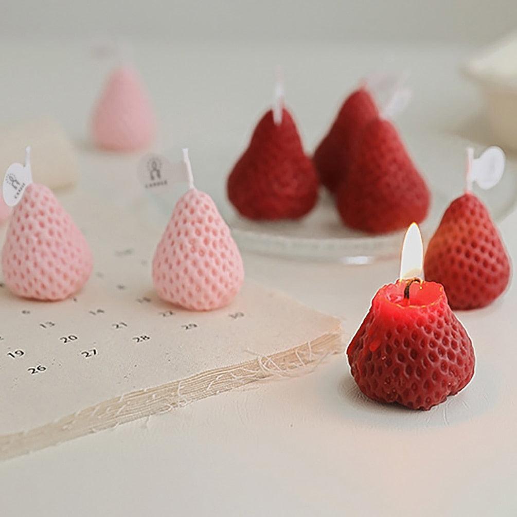 1PC/4PCS Strawberry Decorative Aromatic Candles Strawberry Shaped Scented Candle Mini Soy Wax Candle Small Scented Candle Wax Decorative Candle for Bedroom Bathroom Decoration Parties Soy Wax Scented Candle For Birthday Wedding Candle