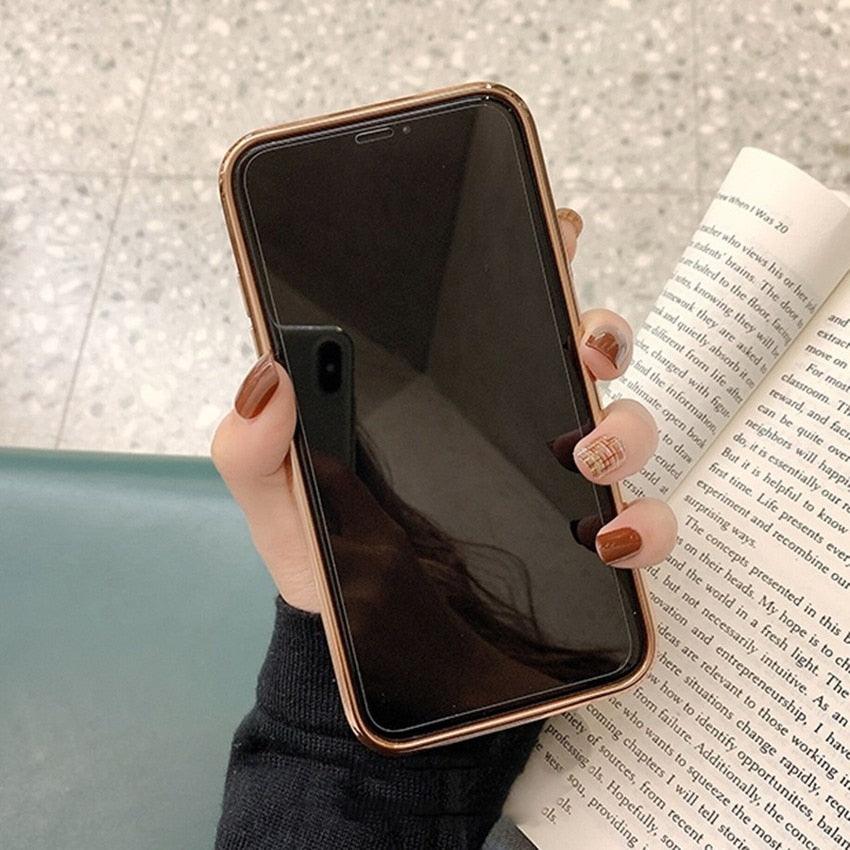 Beautiful White Pearl Chain Gold Color Plating Straight Edge Phone Case for iPhone 13 11 12 Pro Max Case for iPhone X XS MAX XR 7 8 Plus Phone Case Plating Pearl Chain Wrist Bracelet Cover