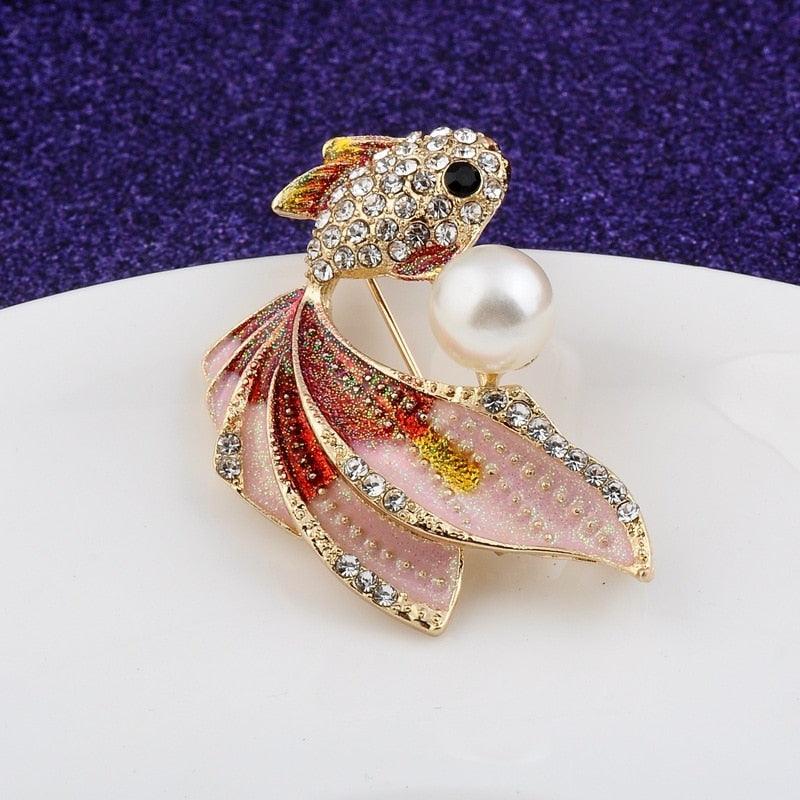 Cute Color Goldfish Brooch Beautiful Small Rhinestone Brooch Elegant Pearl  Goldfish Pin Brooch Luxury Fish Brooch Pin Fashion Rhinestone Pearl Fish Animal Pin Brooches Accessories