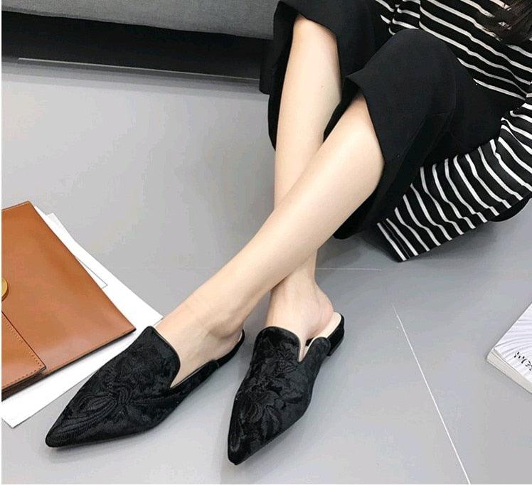 Fashion Embroidery Women Fur Slides Half Slippers Velvet Shoes Flats Flower Decoration Low Heel Flats Leather Slip On Backless Sandals For Girls Womens Work Slides Shoes