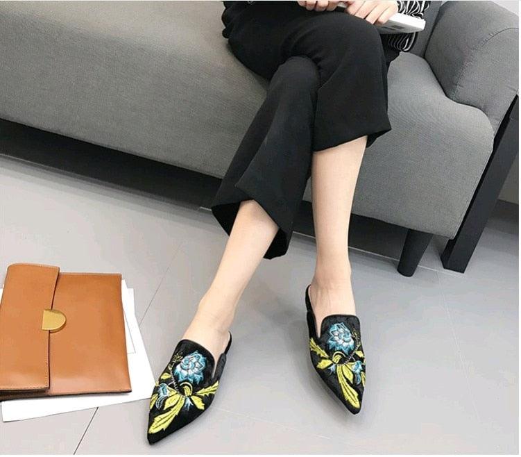 Fashion Embroidery Women Fur Slides Half Slippers Velvet Shoes Flats Flower Decoration Low Heel Flats Leather Slip On Backless Sandals For Girls Womens Work Slides Shoes