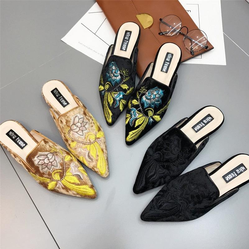 Fashion Embroidery Women Fur Slides Half Slippers Velvet Shoes Flats Flower Decoration Low Heel Flats Leather Slip On Backless Sandals For Girls Womens Work Slides Shoes