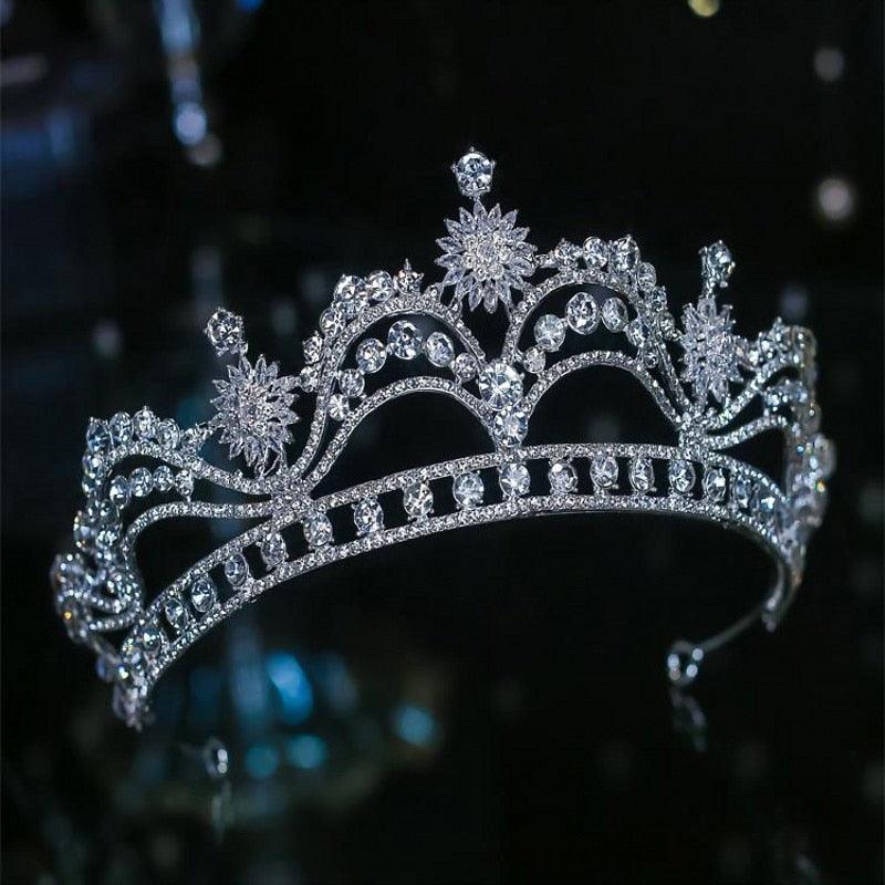Luxury Silver Color Crystal Bridal Tiaras Crown Rhinestone Pageant Headpieces Wedding Hair Accessories Crystal Wedding Crown Princess Tiara For Halloween Party Prom Pageant Crown Cake Topper Hair Accessories