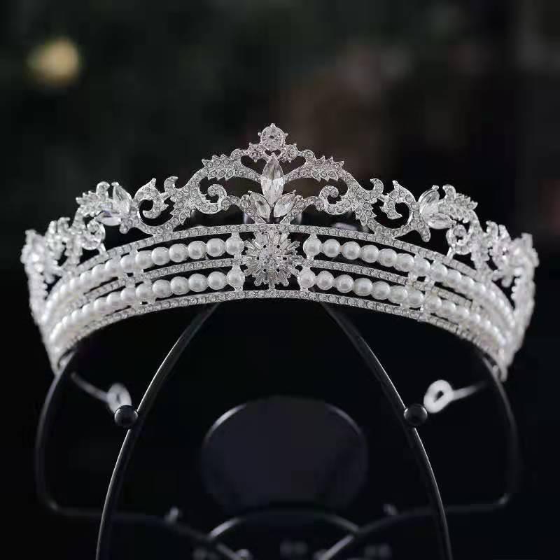Luxury Silver Color Crystal Bridal Tiaras Crown Rhinestone Pageant Headpieces Wedding Hair Accessories Crystal Wedding Crown Princess Tiara For Halloween Party Prom Pageant Crown Cake Topper Hair Accessories