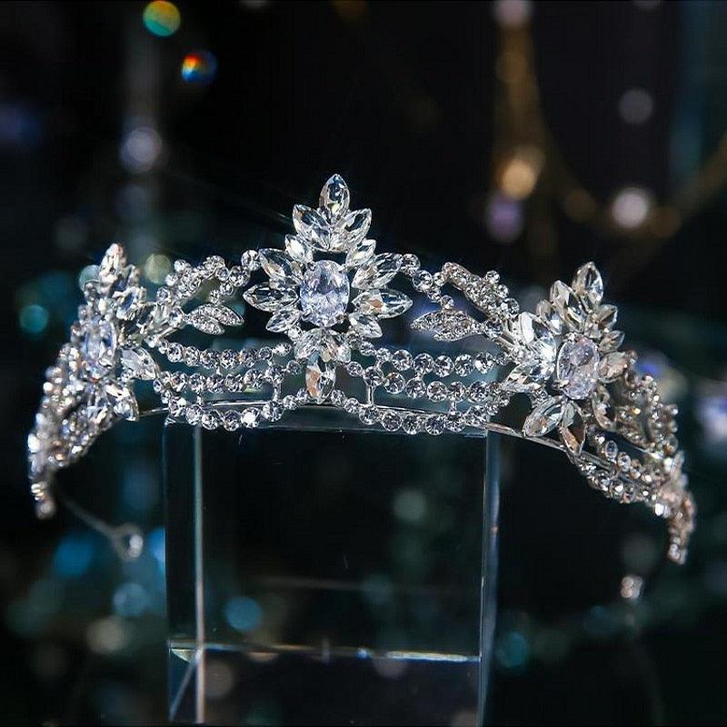 Luxury Silver Color Crystal Bridal Tiaras Crown Rhinestone Pageant Headpieces Wedding Hair Accessories Crystal Wedding Crown Princess Tiara For Halloween Party Prom Pageant Crown Cake Topper Hair Accessories