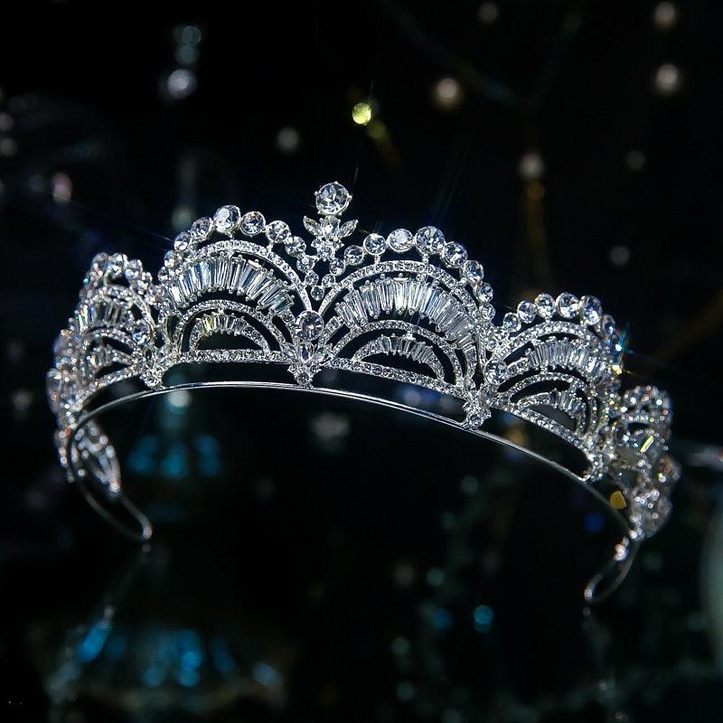 Luxury Silver Color Crystal Bridal Tiaras Crown Rhinestone Pageant Headpieces Wedding Hair Accessories Crystal Wedding Crown Princess Tiara For Halloween Party Prom Pageant Crown Cake Topper Hair Accessories