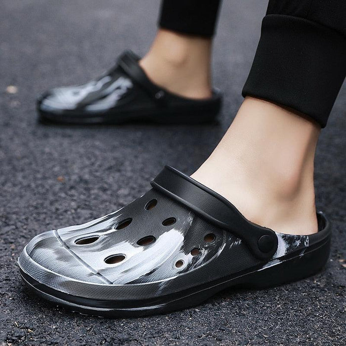 Men's Summer Hole Shoes Soft Rubber Lightweight Garden Clogs Couples Arch Support Clogs Garden Shoes Slip-on Outdoor Beach Slippers Mixed Colors Sandals
