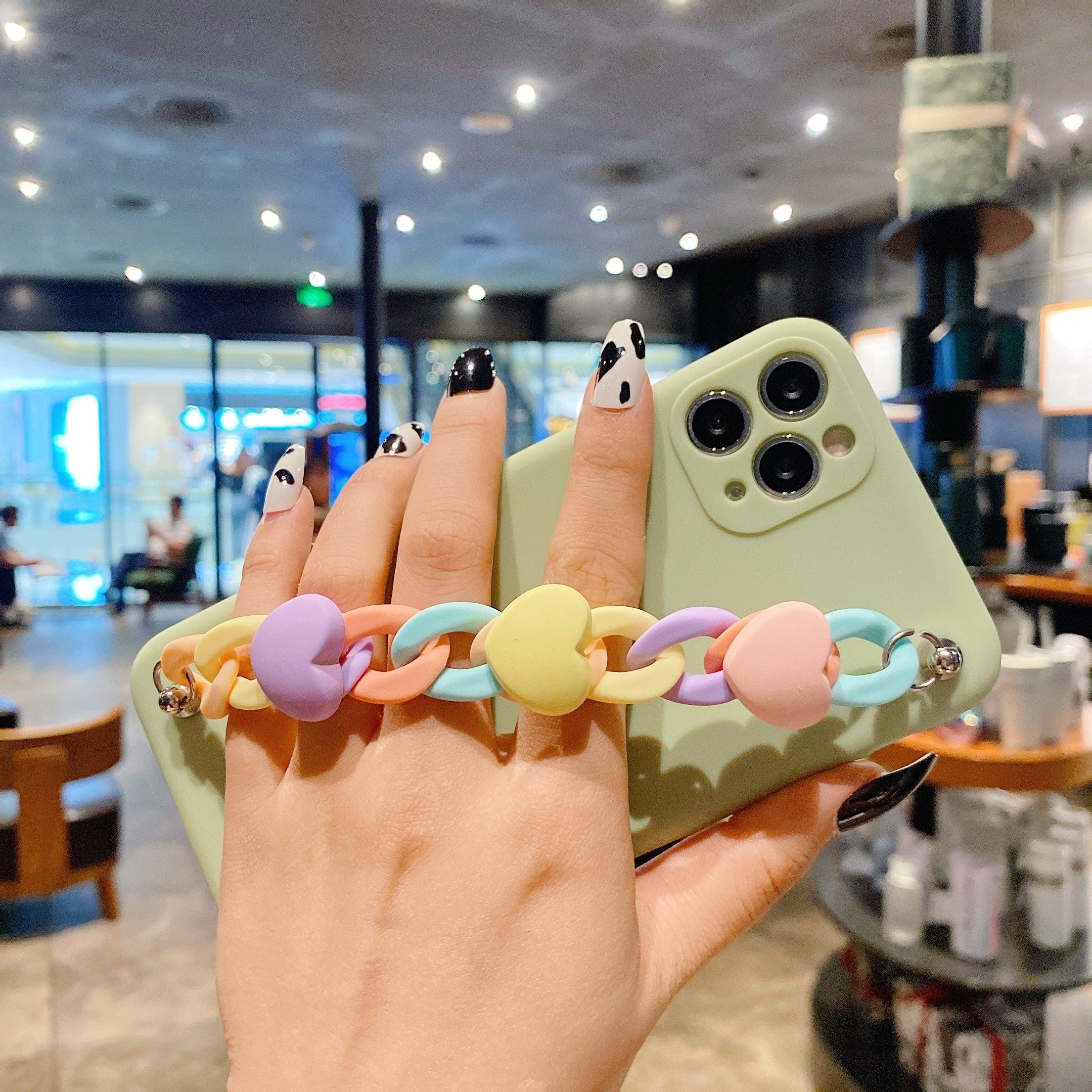 Modern Colorful Bracelet Phone Case For iPhone 11 12 13 Pro Max X XS XR 6 7 8 Plus 12 Mini Colorful Heart-Shaped Chain Silicone Cute Heart Chain Back Cover for iPhone 12 Pro Max Soft Silicone Back Cover