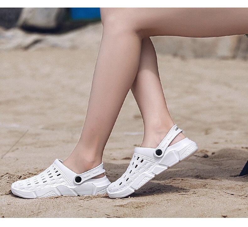 New Sandals Hole Shoes Couple Home Summer Hollow Out Mens And Womens Beach Flat Clogs Classic Mules Anti-Skid Rubber Sole Slip On Summer Arch Support Slippers