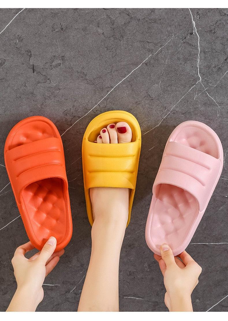 New Thicker EVA Sofa Slides Sole Soft Indoor Slippers Men Women Anti-Slip Sandals Summer Bathroom Platform Shoes Open Toe Soft Slippers Thick Lightweight Non-Slip Shower Bath Cloud Slides Pool Gym House Sandals